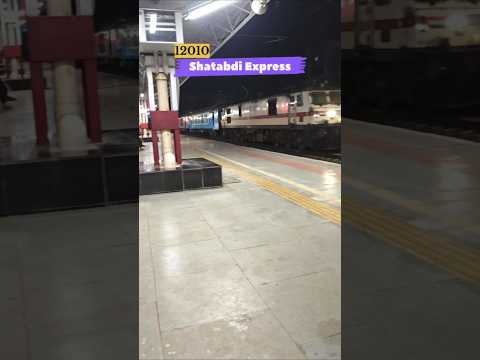 12010 मुंबई सेंट्रल शताब्दी एक्सप्रेस #shatabdiexpress  #shorts  #shortsfeed  #yt