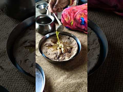 देसी बाजरे की रोटी और देसी घी 👌🥰 #desi #rajasthan #khana #bhojan #food #foodie
