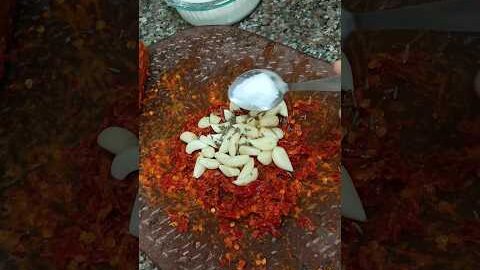 Desi style se bani lahsun ki chatni #chutney #desi #food #youtubeshorts #viralvideo #trending