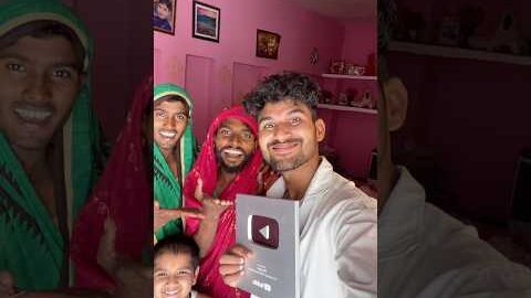 aa gya apna bhi🥰🥰#shortsfeed #comedy #shorts #playbutton #silver #desi #surprise #gift