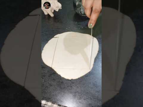 Desi girl mother face paratha making😍 #streetfood#trendingshorts#food#viral #shortvideo#ranigkitchen