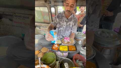 दिल्ली की गरीबो वाली thali 120/- rupye 👌👌 #khicon #shorts #desi #foodshorts #shortvideo #viral