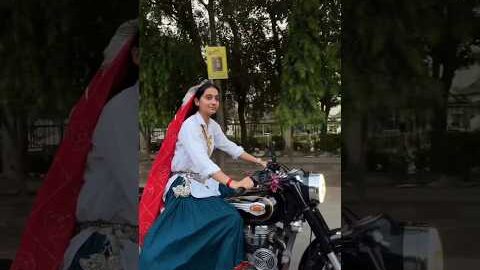 Haryanvi desi girl kurti daman phen ke bullet ride video 🤗 Desi style ladki bullet video 🥰 bullet ri
