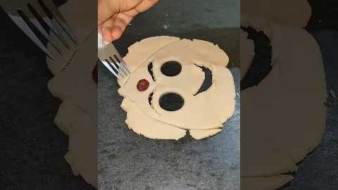Desi girl mother face paratha making😍 #streetfood#trendingshorts#food#viral #shortvideo#ranigkitchen