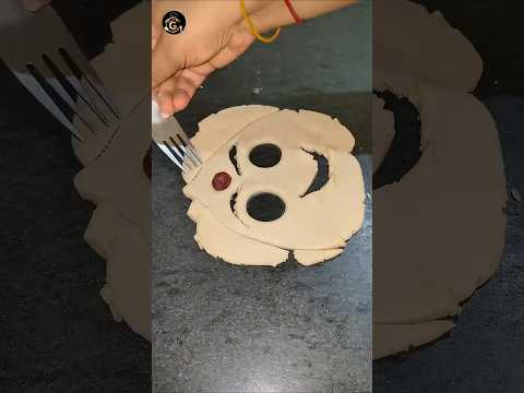 Desi girl mother face paratha making😍 #streetfood#trendingshorts#food#viral #shortvideo#ranigkitchen
