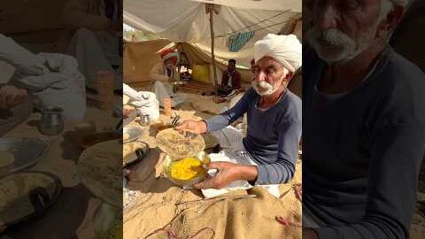 गाँव का देशी और सबसे शुद्ध खाना #rajasthani #village #cooking #food #desi #life #style #shorts