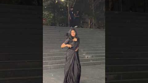 desi look👀 #trending #vairal #ytshorts #song #bollywood #reels #fypシ #saree