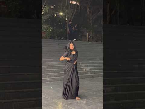 desi look👀 #trending #vairal #ytshorts #song #bollywood #reels #fypシ #saree