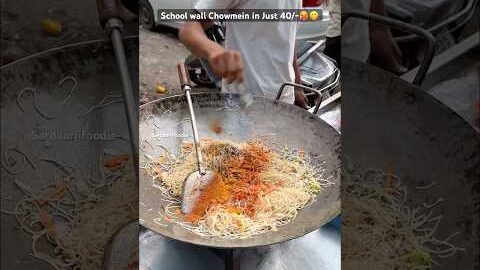 School wali Desi Chowmein in Just 40/-🥵😋 #foodblogger #foodforfoodies #footballshorts #shots