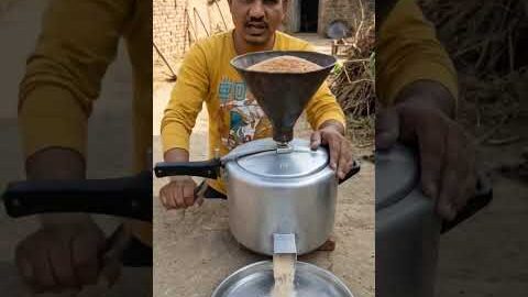 Desi Atta Grinding Machine 😱🌾 | Pressure Cooker Jugad Flour Mill | Fresh Wheat Flour #Shorts