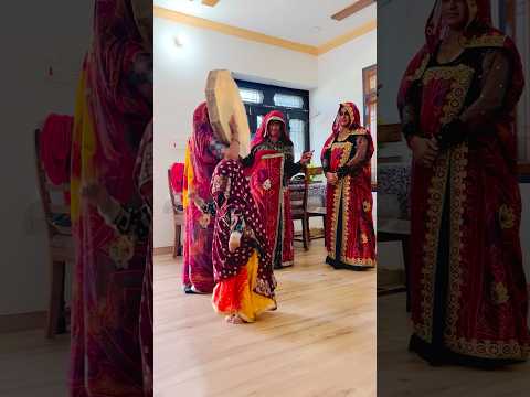 घूँघट खोल दे 😜 #rajasthani #jaatni #sasbahu #viral #desi #village #funny #comedy #trending #song
