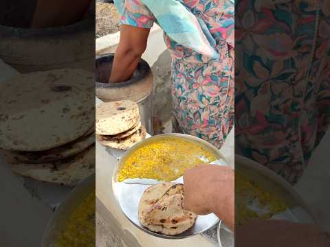 तंदूर की रोटी #villagelife #gaon #desifood #desi #villageshivani #cooking #rajasthan #roti