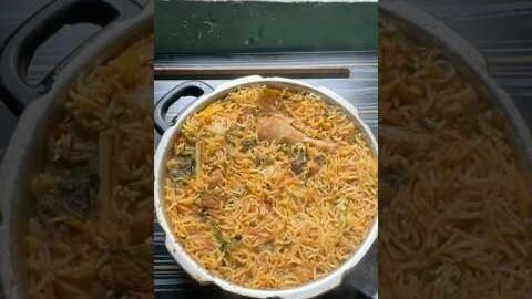 You should definitely try this desi version of chicken biryani #biriyani #chickenbiryani #viral