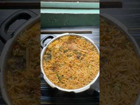 You should definitely try this desi version of chicken biryani #biriyani  #chickenbiryani #viral
