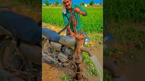 🥰 Desi Jugaad- बाइक से पानी निकालने का खतरनाक देसी जुगाड़! 😱 Motorcycle Powered Water Pump  #shorts