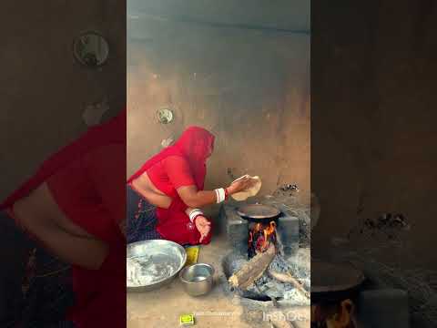 गांव का खाना 😍 #rajasthani #gaon #desi #culter #desi #food #cooking #video #shorts #youtubeshorts