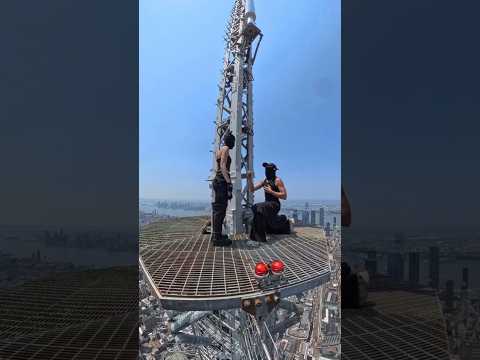 Crazy Couple Arrested After Climbing the Empire State Building for a Marriage Proposal! 😳💍
