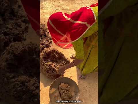 कच्चे घरो की लिपाई 😍#village #desi #house #reelsfb #rajasthaniclture #marwadilife #youtubeshorts