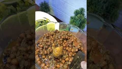 Desi Style Kala Chana Masala 😍#shorts #kalachanarecipe #chanamasala #desi #youtubeshorts