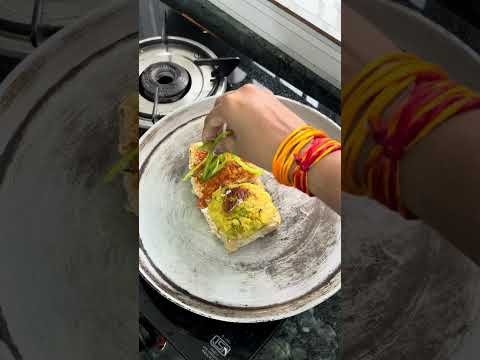 Desi burger 🍔 Episode-2 of monsoon series #monsoon #baarish #bingingwithbutty # #burger #viral