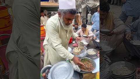 Desi Yoghurt Sarson ka Saag & Makki ki Roti Village Style!😱Roadside Selling Unique Food #streetfood