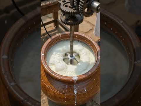देसी जुगाड़ से पंखों की मदद से छाछ बनाते हुए #desi #jugaad