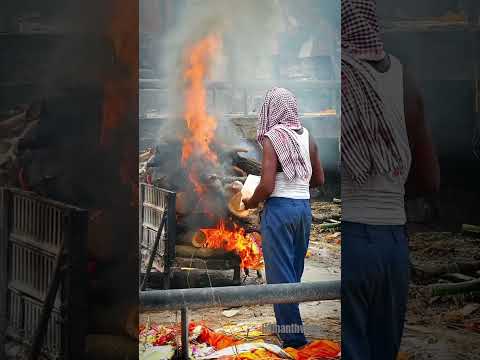 Dead body in Manikarnika Ghat #hemanthvlogs #viral #manikarnikaghatvaranasi ￼