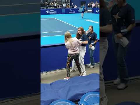 Girls Fight Over Andy Murray’s Towel