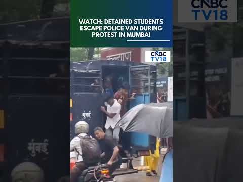 WATCH | Mumbai Protest Viral Video: Students Escape From Police Van | N18S