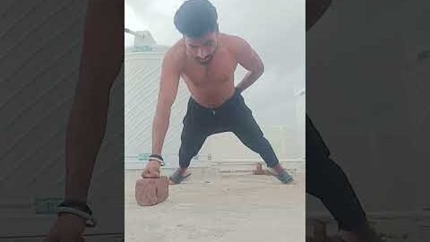 One hand pushups with punch😱😱 #viral #trending #desi #bodybuilding🧱🧱