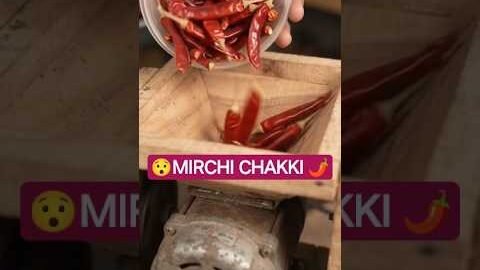 Purane Mixer Se Banayi Ghar Ki Mirchi Chakki 😱🌶️ | Desi Jugaad #shorts