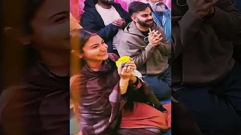 Virat Kohli Anushka Sharma in Vrindavan: Premanand Maharaj से आशीर्वाद लेने पहुंचे Virushka #Shorts