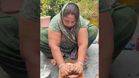 Asli desi khana to yhi hai #desifood #shorts #chulakeroti #minivlog