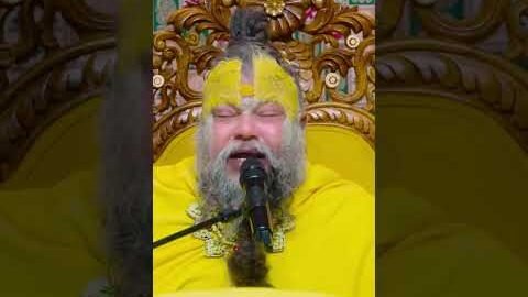 Virat Kohli Anushka Sharma in Vrindavan: Premanand Maharaj से आशीर्वाद लेने पहुंचे Virushka #Shorts
