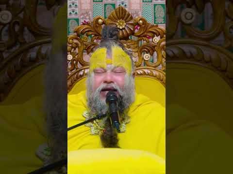Virat Kohli Anushka Sharma in Vrindavan: Premanand Maharaj से आशीर्वाद लेने पहुंचे Virushka #Shorts