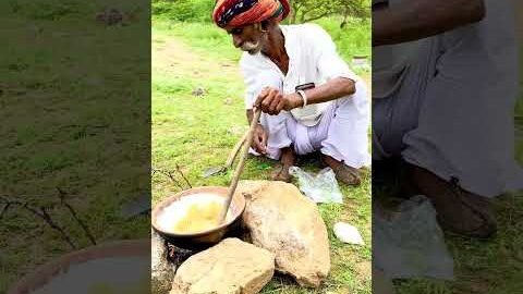 जंगल में बनी मीठी मिठाई 😘 #sweet #food #desi #viral #culture #rajasthan #youtube #shorts