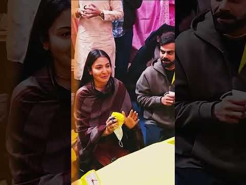 Virat Kohli Anushka Sharma in Vrindavan: Premanand Maharaj से आशीर्वाद लेने पहुंचे Virushka #Shorts