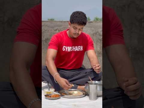 लाल मिर्च की चटनी और मक्खन😋 Desi life #desifood #villagelife #desi #haryanvisong #viralreels