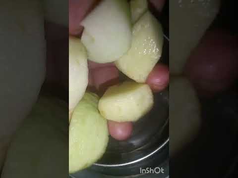 #Apple or #mint ki #chatni ki #recipe #made by #desi mumma😋😋😋#yummy#tasty #recipes by #@Meena_Ji_333