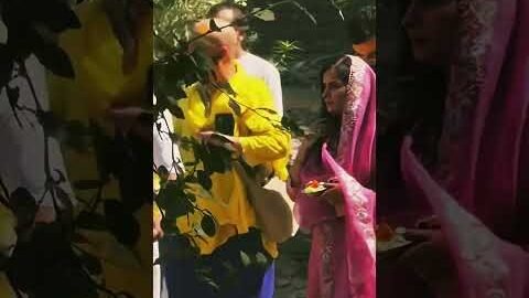 Virat Kohli Anushka Sharma in Vrindavan: Premanand Maharaj से आशीर्वाद लेने पहुंचे Virushka #Shorts