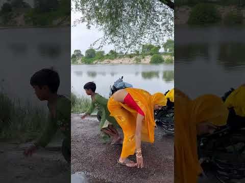 Road paar ho gayi😂😂#shorts #feed #shortsfeed #desi #feedshorts #comedy #funny #views