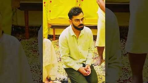 Virat Kohli Anushka Sharma in Vrindavan: Premanand Maharaj से आशीर्वाद लेने पहुंचे Virushka #Shorts