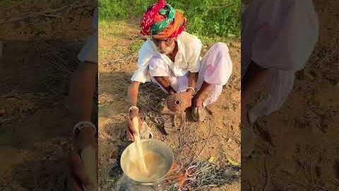 गुड की लपसी 😘 #imli #juice #desi #rajasthan #rajasthani #villagelife #shorts