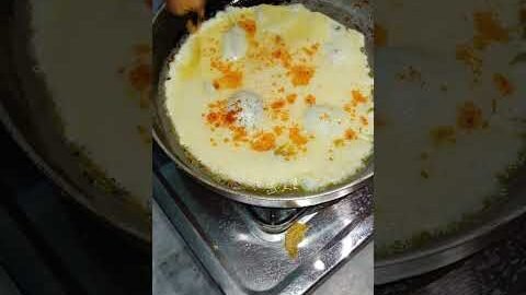 Desi Anda Vs White egg, Which is More Tastier Omelette 😋 #shorts #egg #omelette