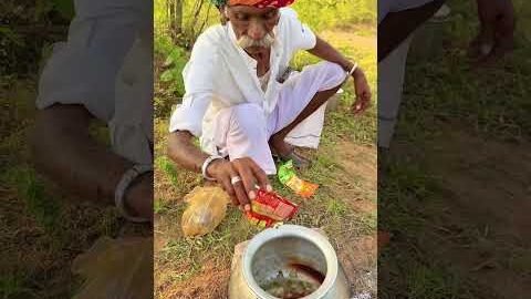 ठंडी रोटी की सब्जी 😘 #रोटी #chulha #village #rajasthan #desi #food #khana #shorts