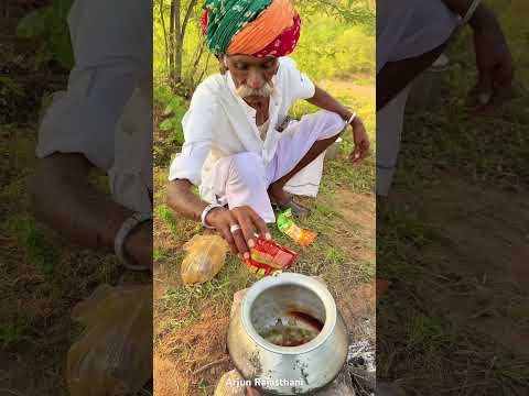 ठंडी रोटी की सब्जी 😘 #रोटी #chulha #village #rajasthan #desi #food #khana #shorts