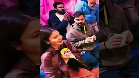 Virat Kohli Anushka Sharma in Vrindavan: Premanand Maharaj से आशीर्वाद लेने पहुंचे Virushka #Shorts