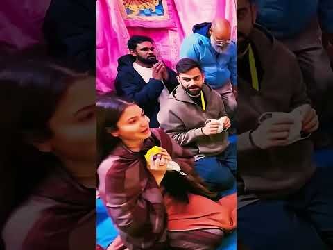 Virat Kohli Anushka Sharma in Vrindavan: Premanand Maharaj से आशीर्वाद लेने पहुंचे Virushka #Shorts