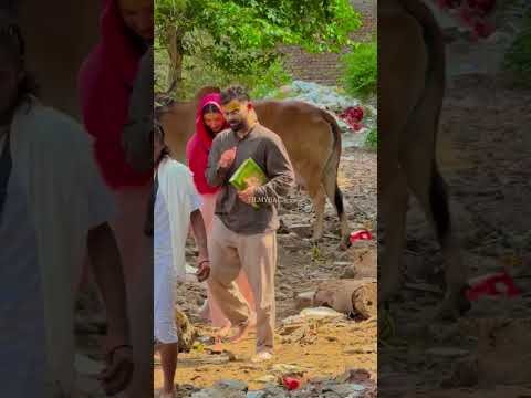 Virat Kohli Anushka Sharma in Vrindavan: Premanand Maharaj से आशीर्वाद लेने पहुंचे Virushka #Shorts
