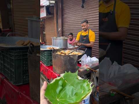 🔥 Crispy Khasta Kachori Served in Traditional Desi Style | Vijay Bhaiya’s Delicious Kachori 😍
